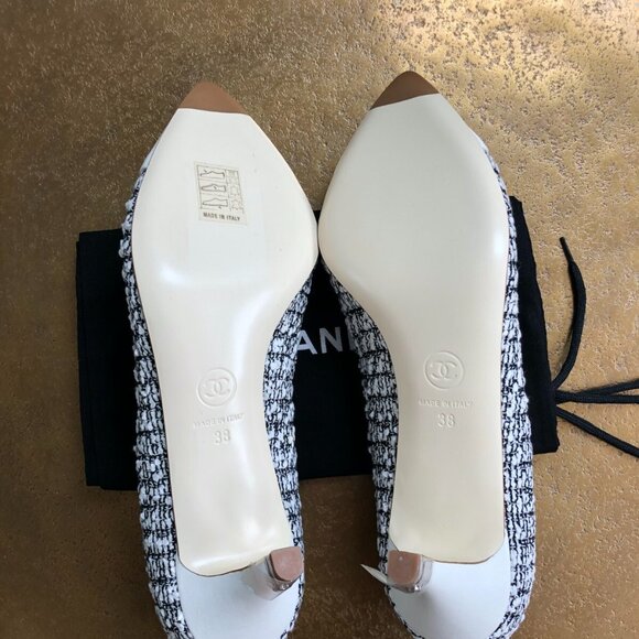Chanel black white tweed leather heels metal logo pump - Picture 13 of 13